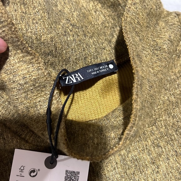 Turtle neck with shoulder pads cropped - Picture 2 of 2